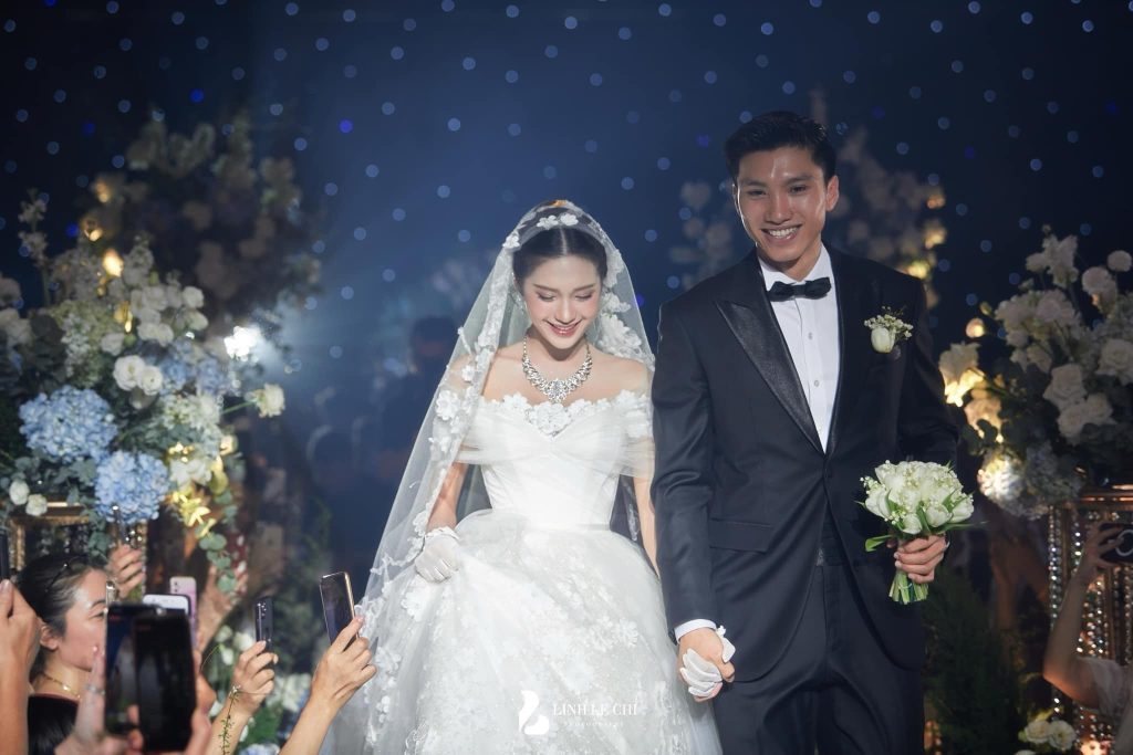 Lộ ảnh của Đoàn Văn Hậu và Doãn Hải My, netizen cho rằng cặp đôi có tướng phu thê