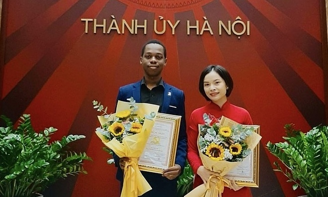 Sang Việt Nam du học chàng du học sinh trở thành "thực dân" trong phim